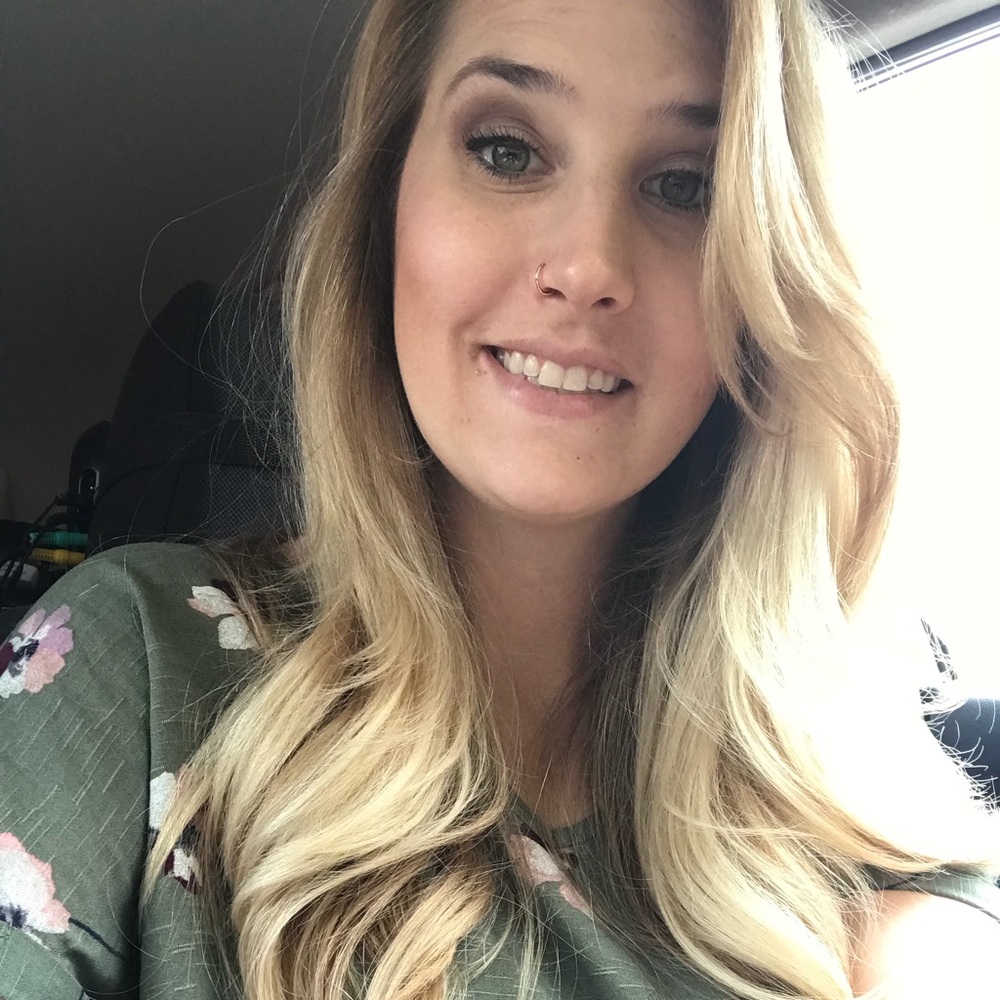 Meet your Posher, Alexis